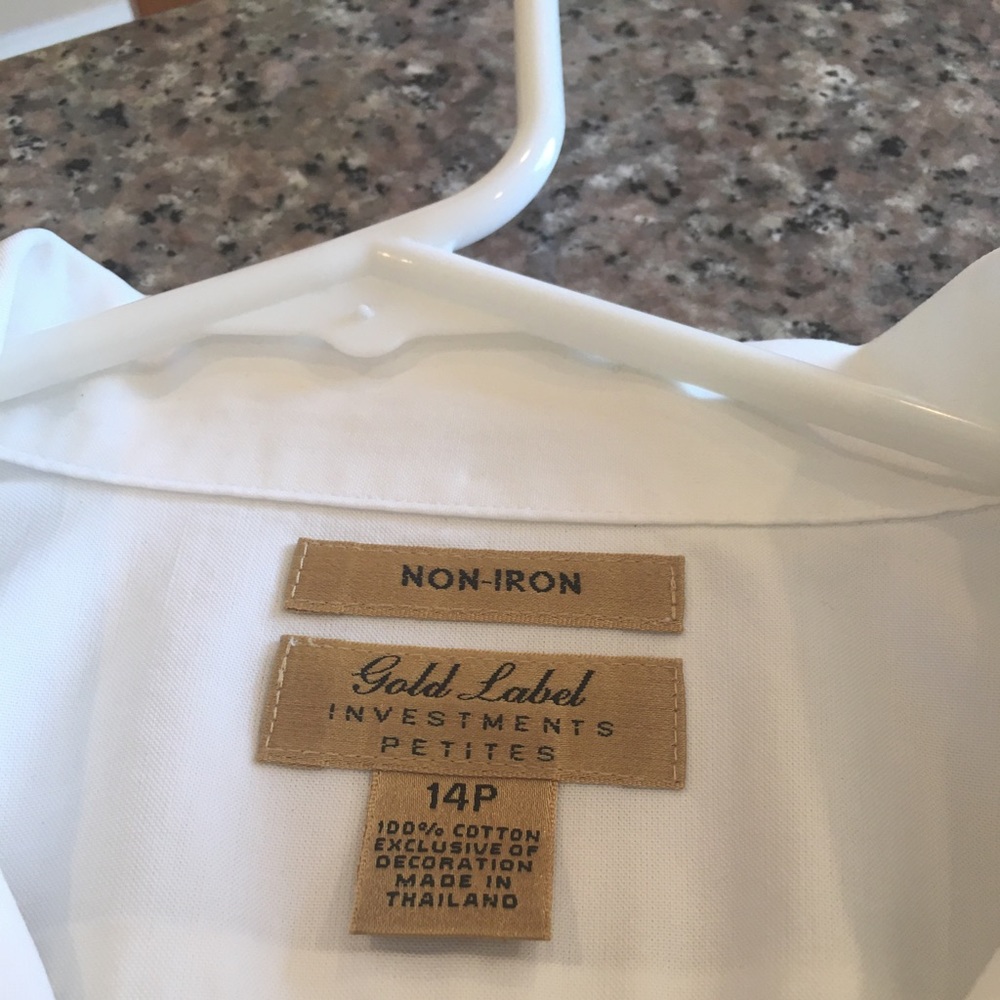 SOLD🌹🌹white shirt,  Gorgeous hand Sewn.SOLD